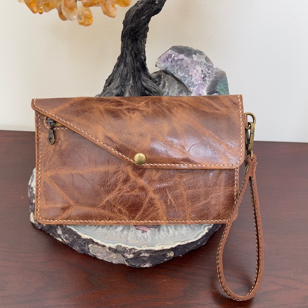 Handmade Honey Brown Leather Clutch, Detach Strap, Antique Brass Hardware - Picture 5 of 17